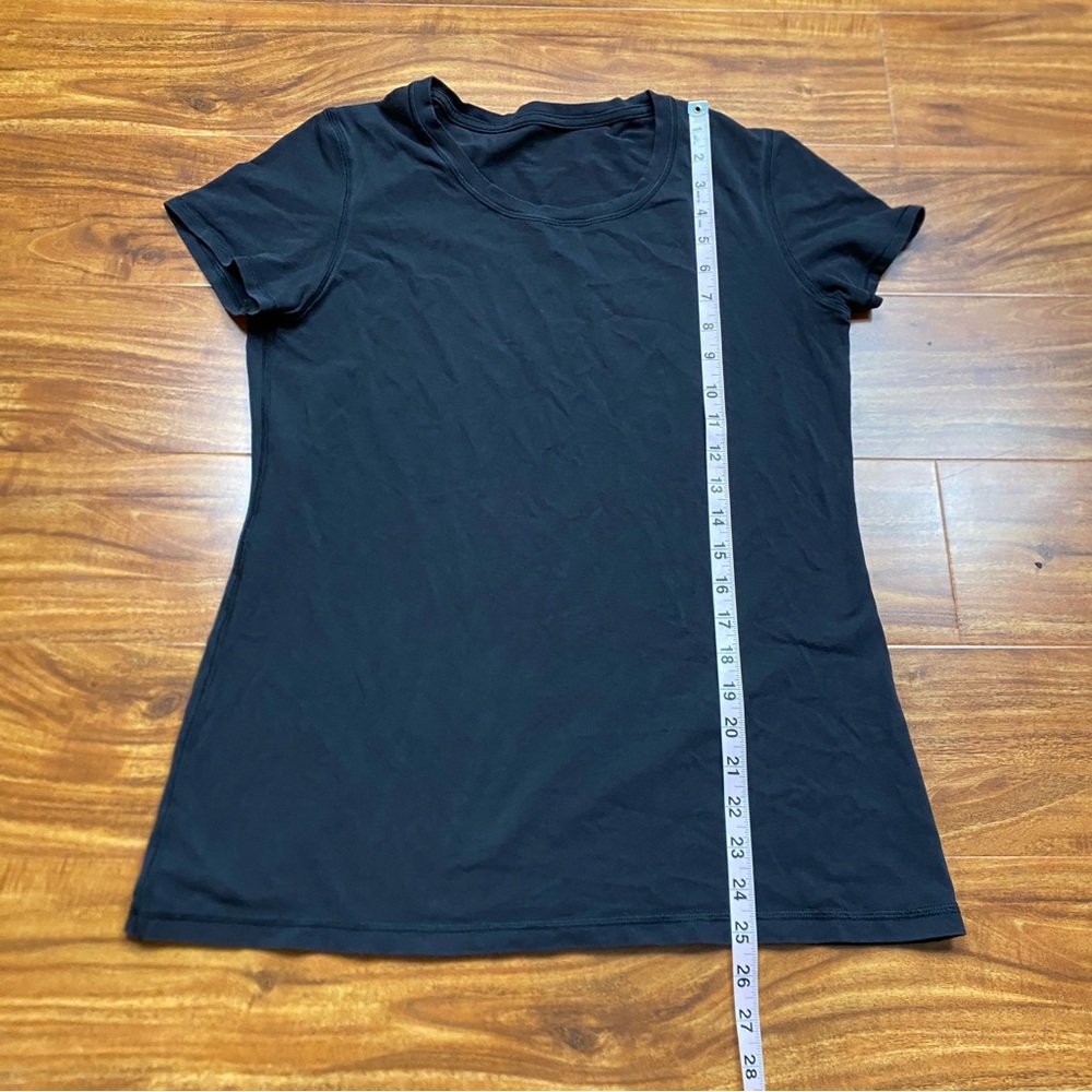 Lululemon Women's Black Crew Soft Stretch T-Shirt Size 8 Workout Athleisure Gym - Picture 14 of 15